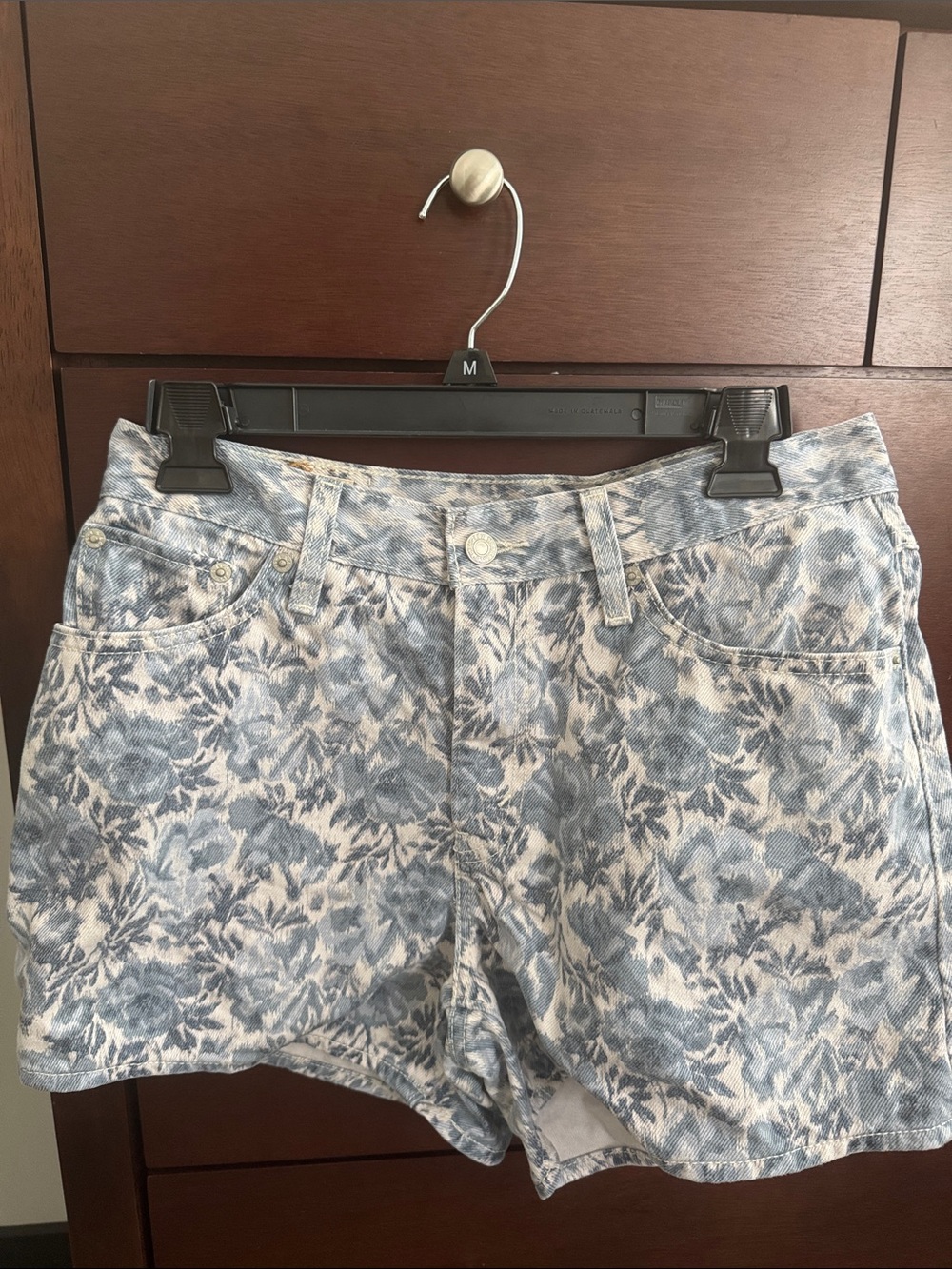 Women’s Levis Levi Strauss Size 28 Blue Floral Denim Shorts